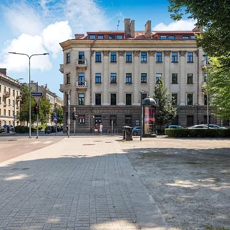 Stylish And Spacious In Old Town Of Vs *