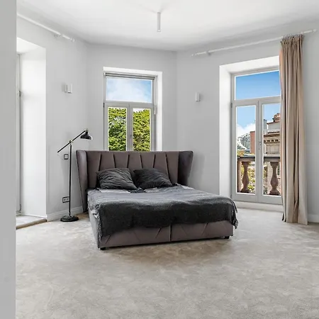Stylish And Spacious In Old Town Of Vs