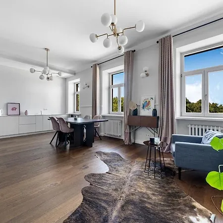 Stylish And Spacious In Old Town Of Vs