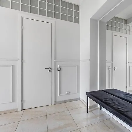 Stylish And Spacious In Old Town Of Vs アパート